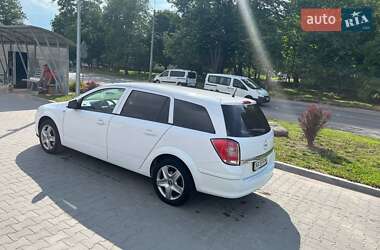 Універсал Opel Astra 2012 в Тернополі