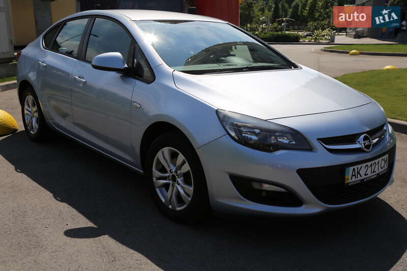 Седан Opel Astra 2017 в Киеве