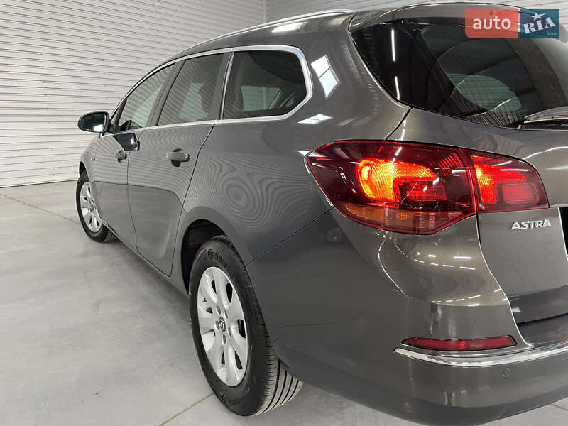 Універсал Opel Astra 2015 в Стрию