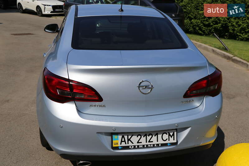 Седан Opel Astra 2017 в Киеве