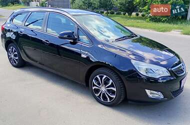 Універсал Opel Astra 2010 в Лохвиці