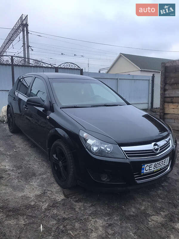 Хэтчбек Opel Astra 2012 в 