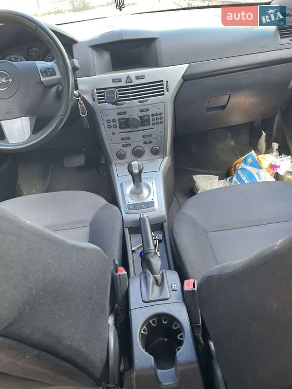 Хэтчбек Opel Astra 2012 в Полтаве