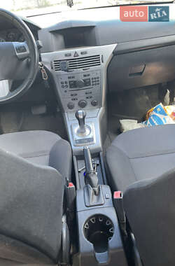 Хэтчбек Opel Astra 2012 в 