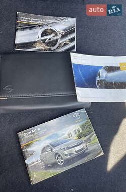 Хэтчбек Opel Astra 2012 в 