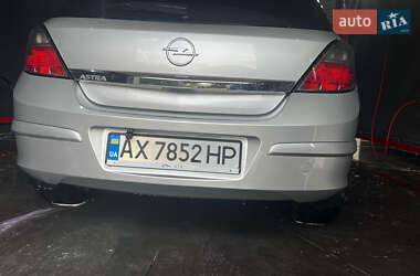 Хэтчбек Opel Astra 2012 в 