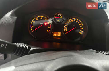 Хэтчбек Opel Astra 2012 в 