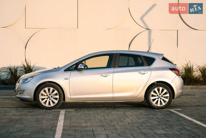 Хэтчбек Opel Astra 2010 в Луцке фото 2 Хэтчбек Opel Astra 2010 в Луцке