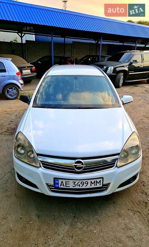 Універсал Opel Astra 2007 в Дніпрі