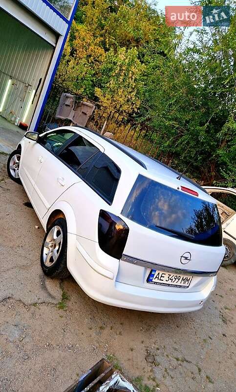 Універсал Opel Astra 2007 в Дніпрі