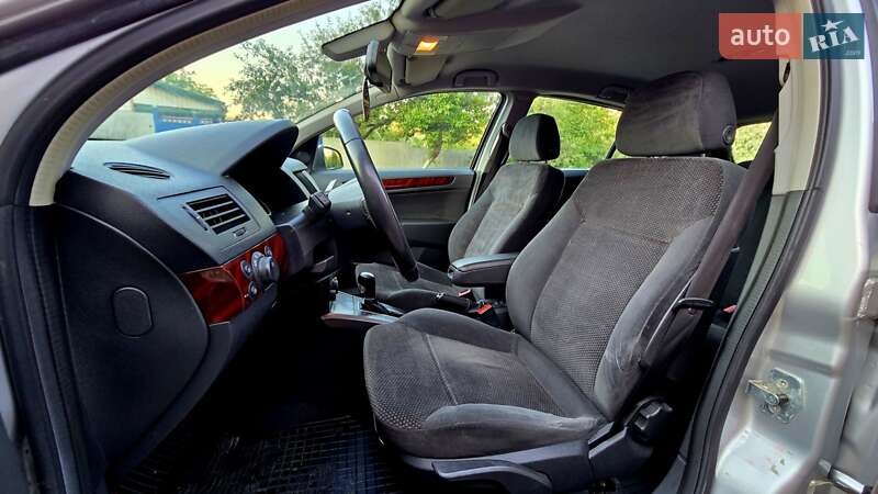 Хетчбек Opel Astra 2004 в Полтаві
