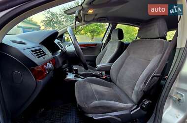 Хэтчбек Opel Astra 2004 в 