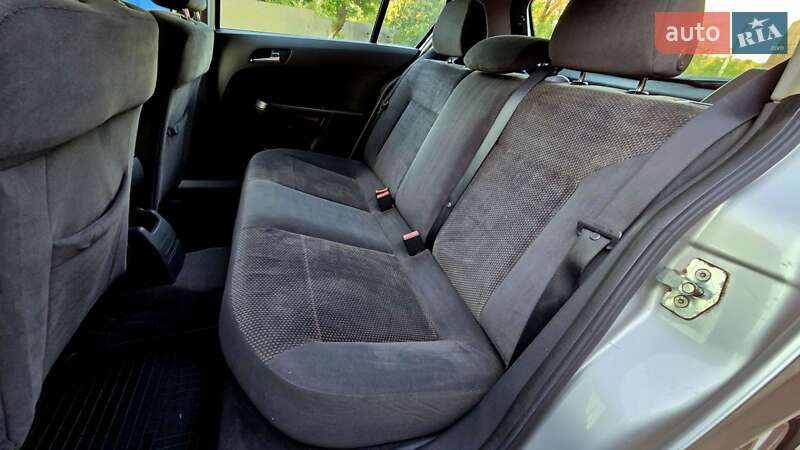 Хетчбек Opel Astra 2004 в Полтаві