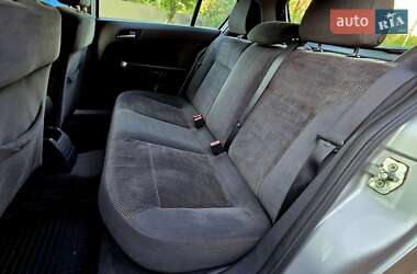 Хэтчбек Opel Astra 2004 в 