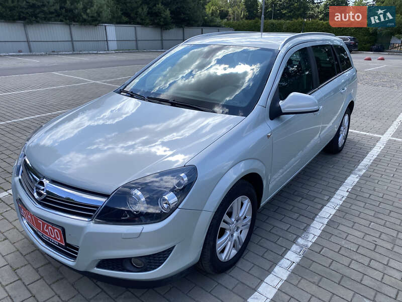 Універсал Opel Astra 2009 в Луцьку