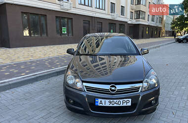 Хэтчбек Opel Astra 2012 в 