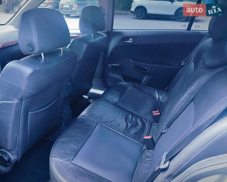 Универсал Opel Astra 2004 в Ужгороде