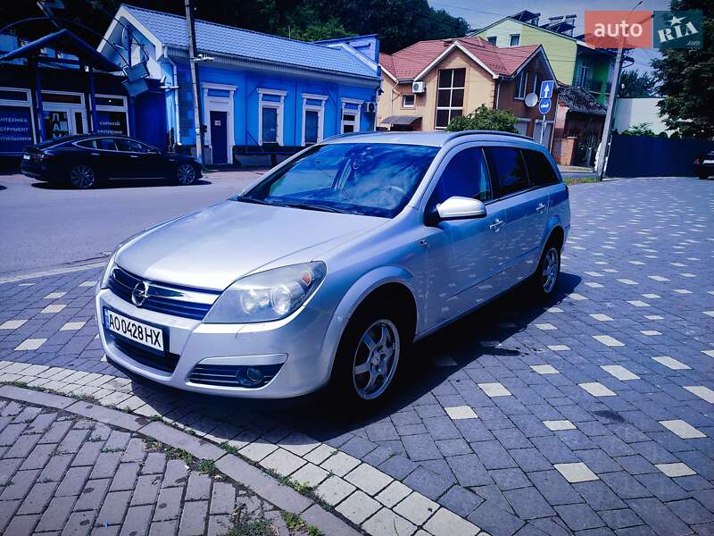 Универсал Opel Astra 2004 в Ужгороде