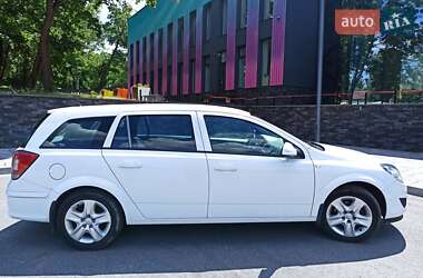 Універсал Opel Astra 2012 в Чернігові