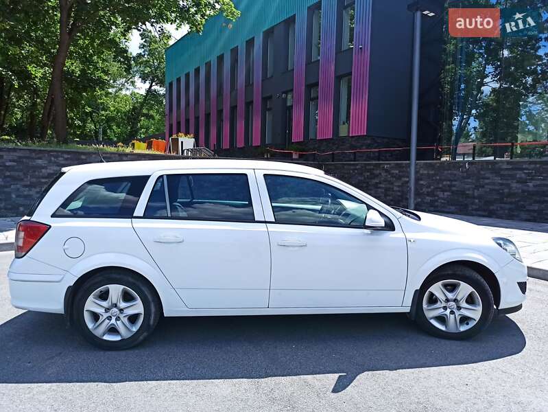 Opel Astra 2012