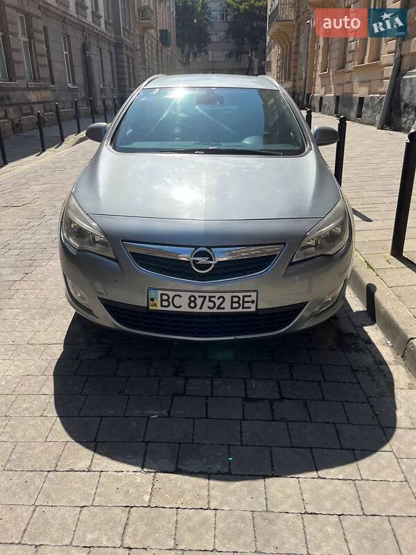 Opel Astra 2011