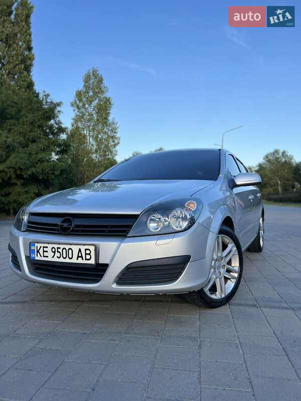 Хетчбек Opel Astra 2006 в Горішніх Плавнях