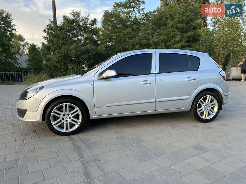 Хетчбек Opel Astra 2006 в Горішніх Плавнях