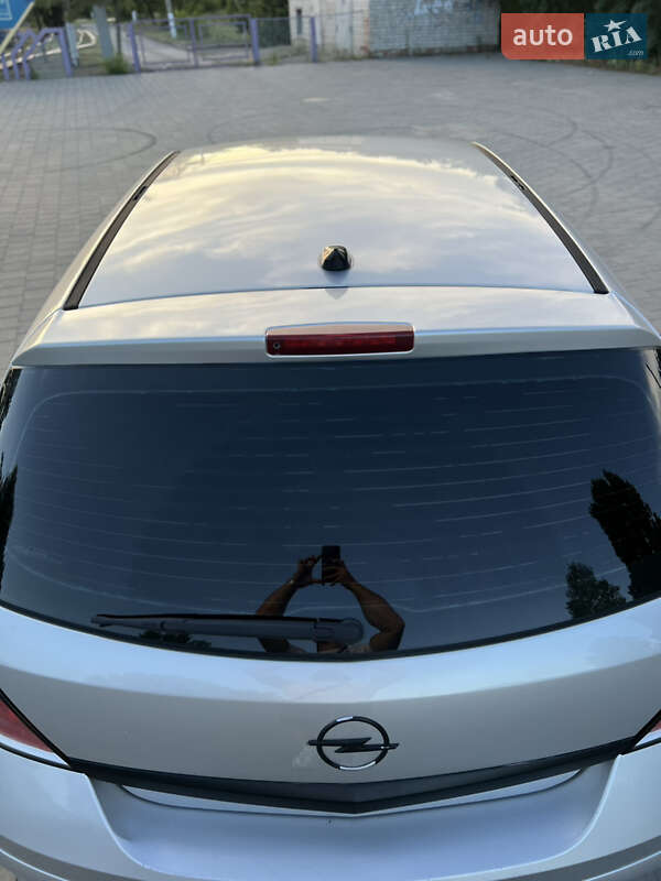 Хетчбек Opel Astra 2006 в Горішніх Плавнях