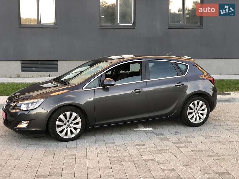 Хэтчбек Opel Astra 2012 в Львове