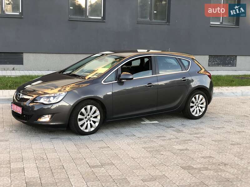 Хэтчбек Opel Astra 2012 в Львове