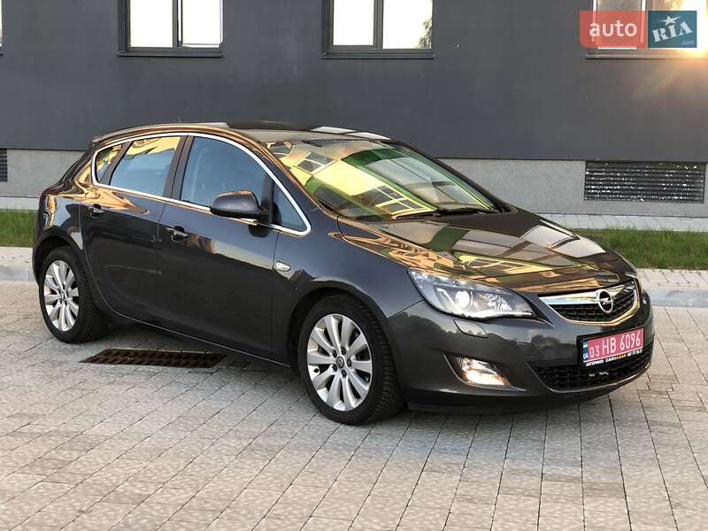Хэтчбек Opel Astra 2012 в Львове