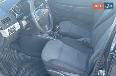 Хэтчбек Opel Astra 2005 в 