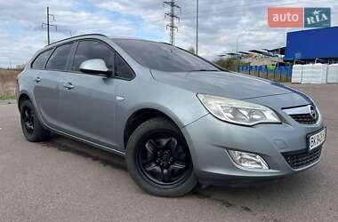 Универсал Opel Astra 2011 в Ровно
