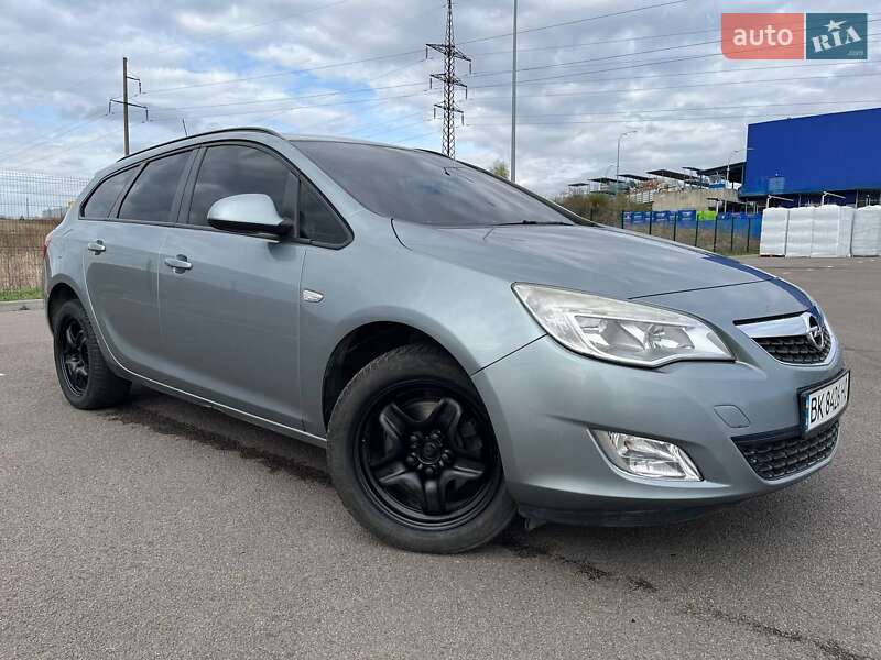 Opel Astra 2011 Opel Astra 2011