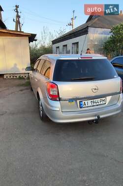 Універсал Opel Astra 2010 в Миронівці
