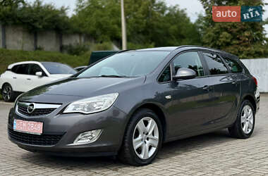 Універсал Opel Astra 2012 в Тернополі