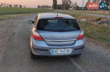 Хэтчбек Opel Astra 2004 в 