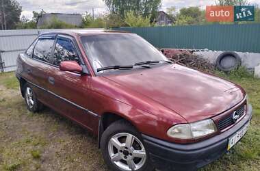 Седан Opel Astra 1997 в Иванкове