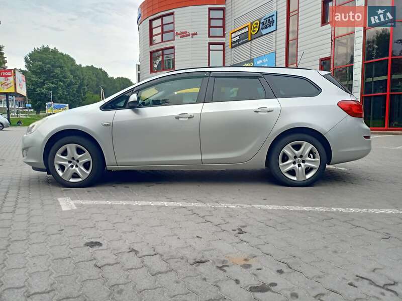Opel Astra 2011