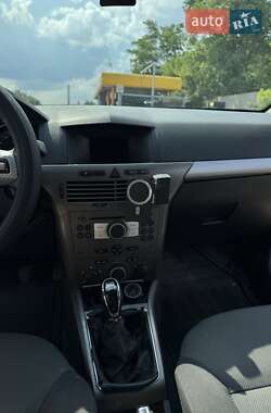 Хэтчбек Opel Astra 2007 в 