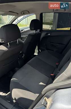 Хэтчбек Opel Astra 2007 в 