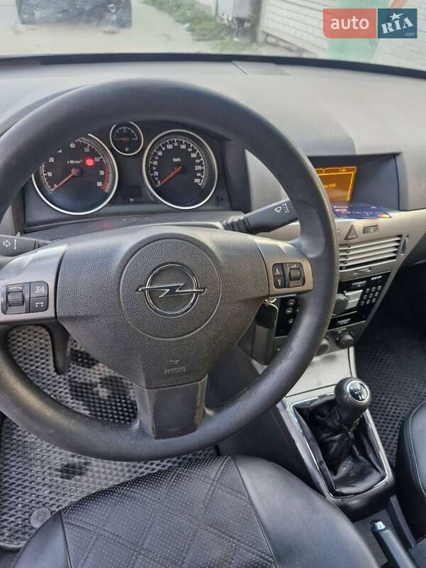Универсал Opel Astra 2005 в Знаменке