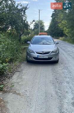 Универсал Opel Astra 2011 в Житомире