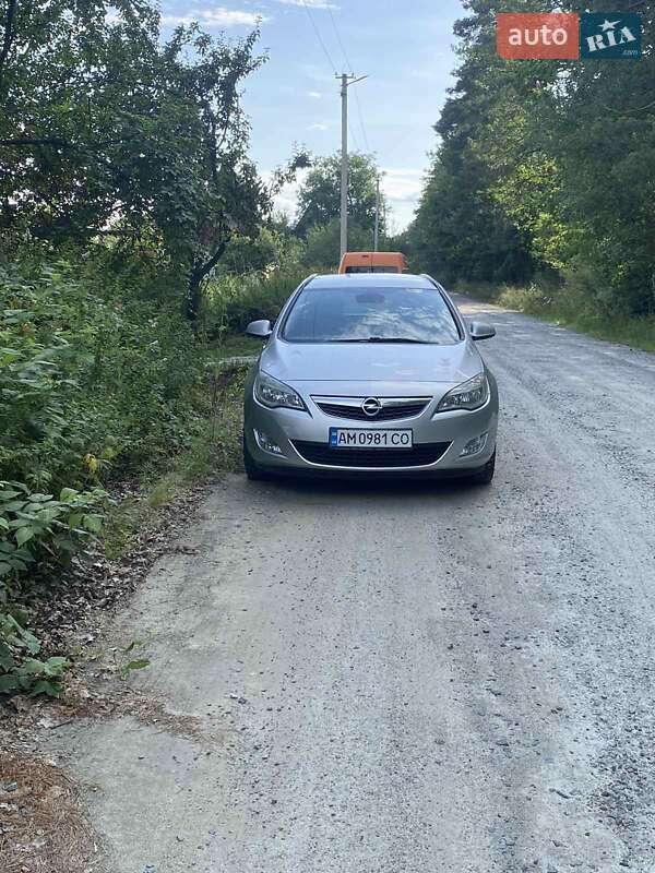 Opel Astra 2011