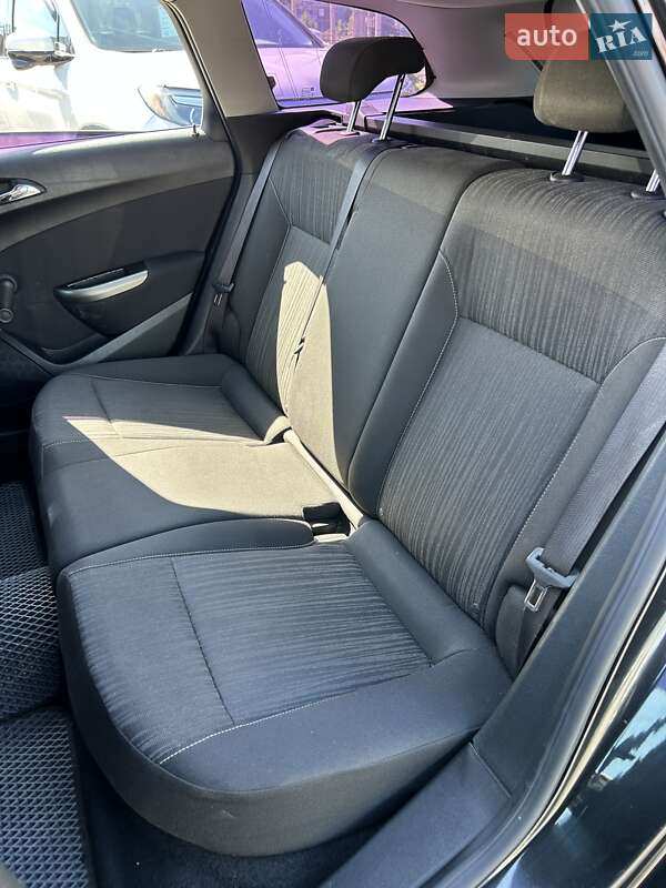 Универсал Opel Astra 2012 в Сумах