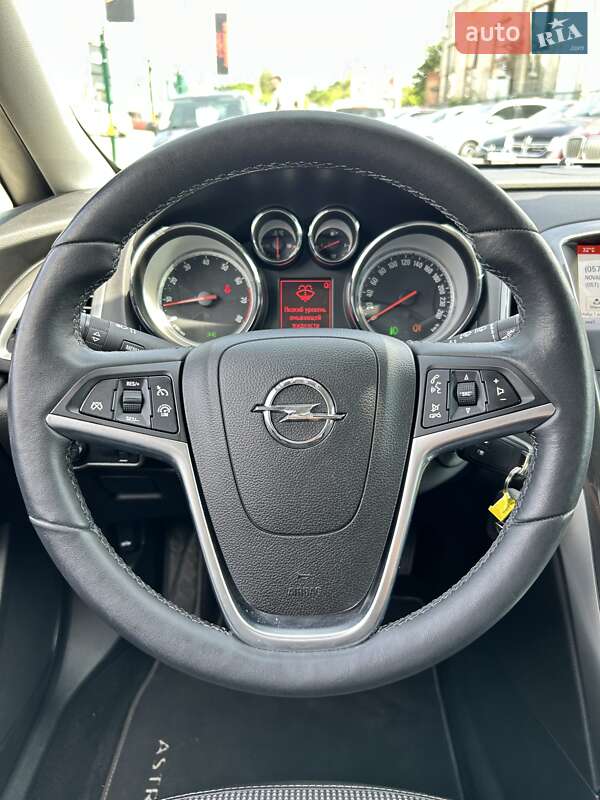 Універсал Opel Astra 2014 в Сумах