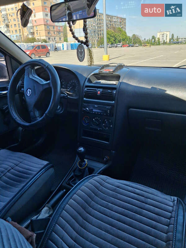 Седан Opel Astra 2006 в Кропивницькому