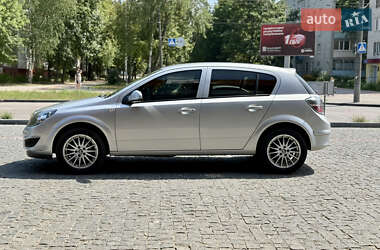 Хэтчбек Opel Astra 2013 в Киеве