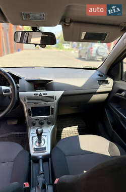 Хэтчбек Opel Astra 2013 в Киеве