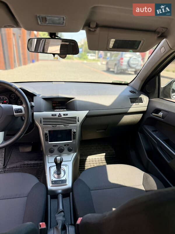 Хэтчбек Opel Astra 2013 в Киеве